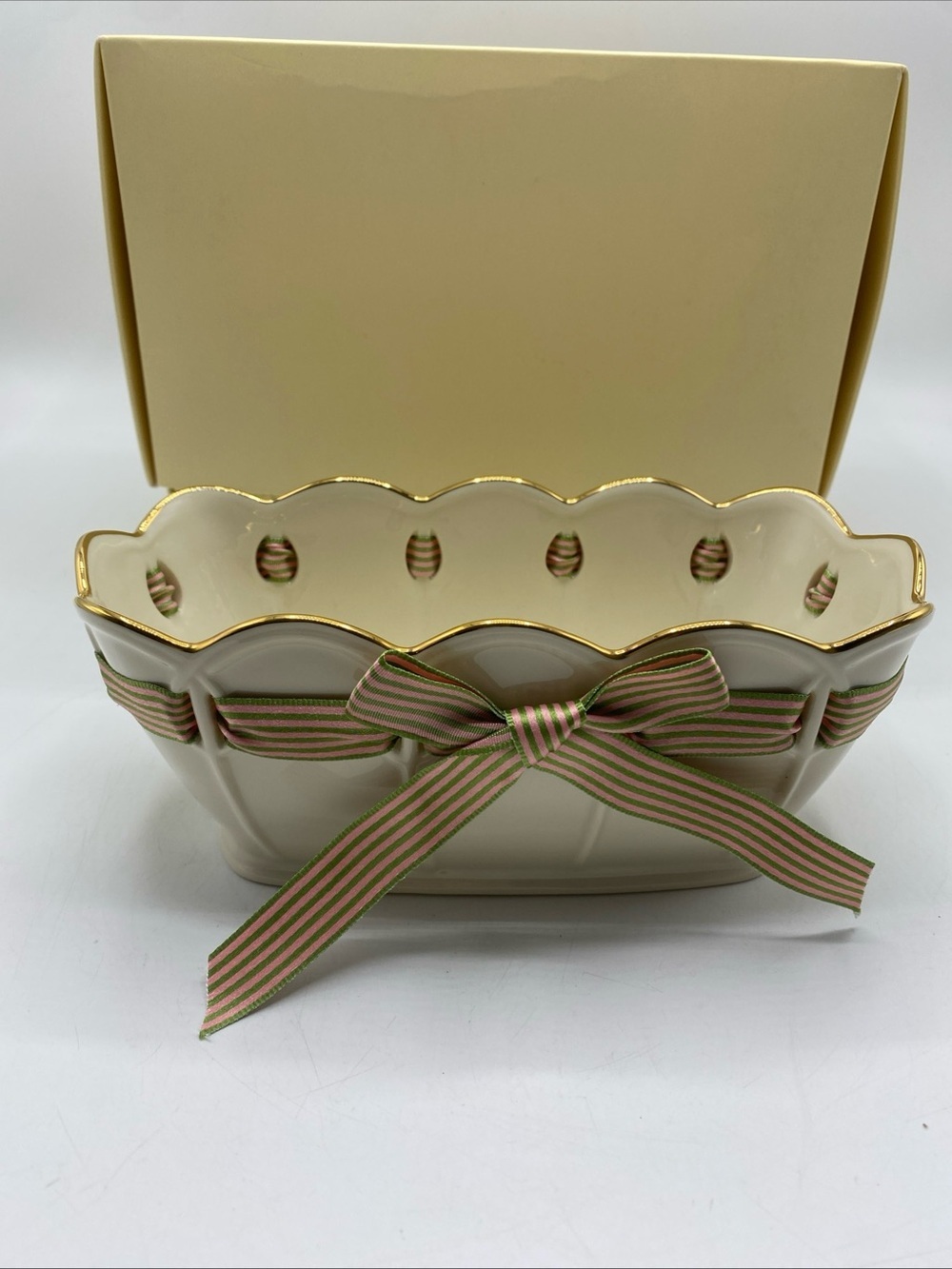 LENOX Great Giftables Pierced Ribbon Bowl 8" Ivory Gold Trim #6385702 Pink Green